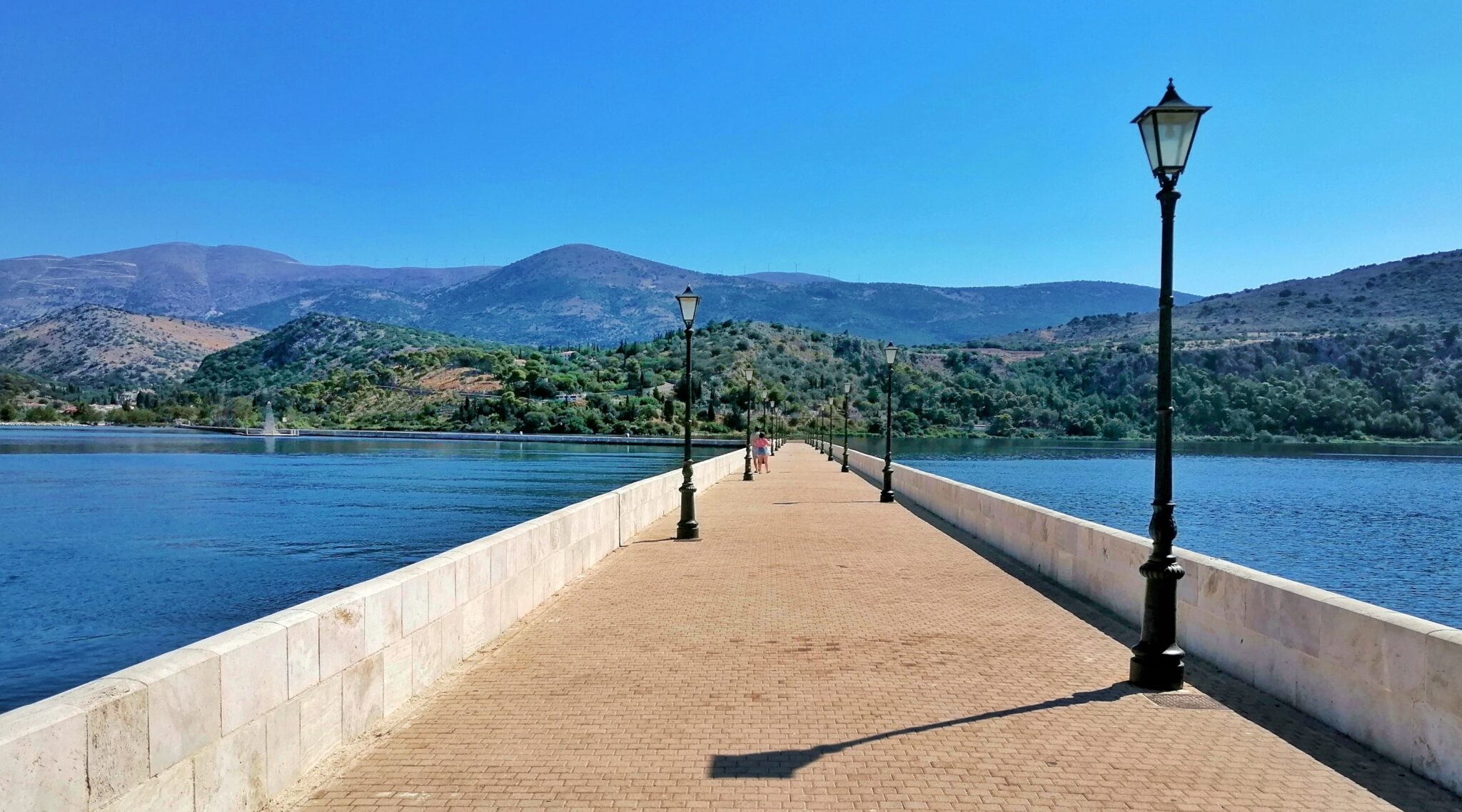 Argostoli sahil yuruyusu ve Drapano koprusu