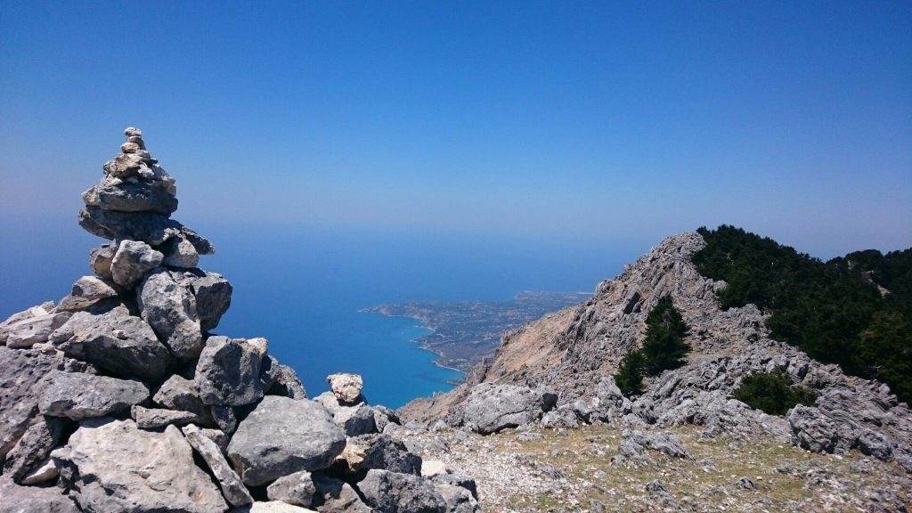 Ainos Dagi 1628m zirvesinde yuruyus rotasi